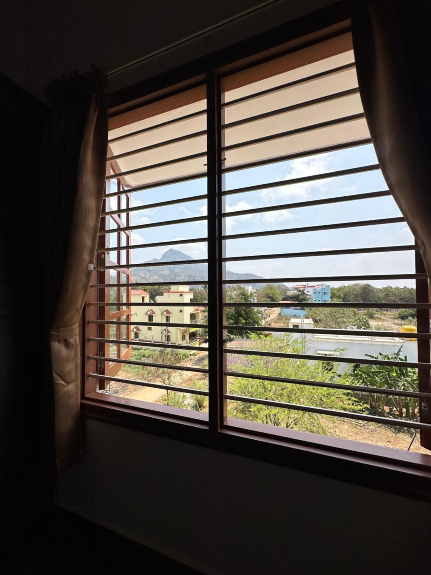 Om Lingeswaran Home Stay Tiruvannāmalai Екстериор снимка