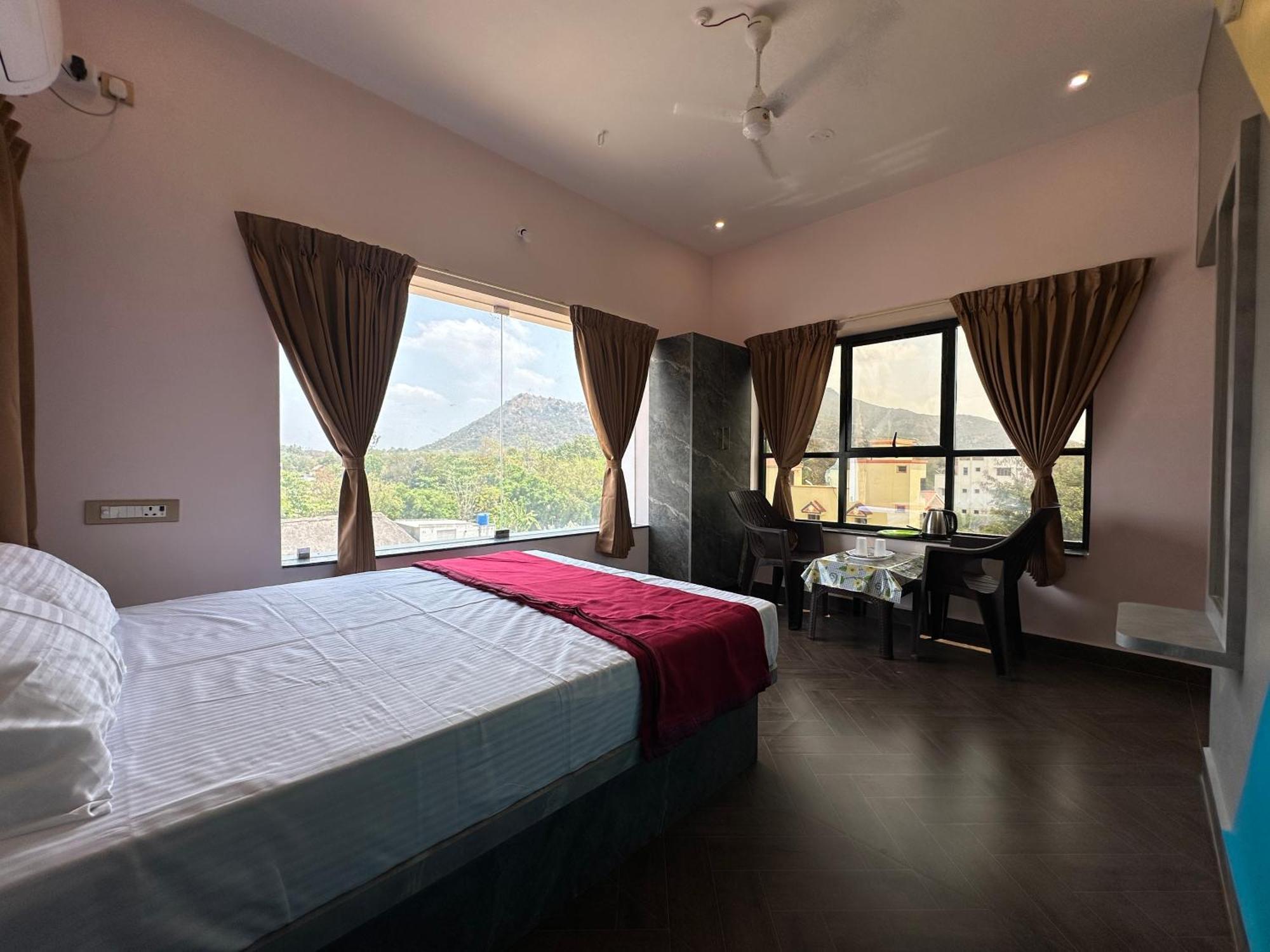 Om Lingeswaran Home Stay Tiruvannāmalai Екстериор снимка