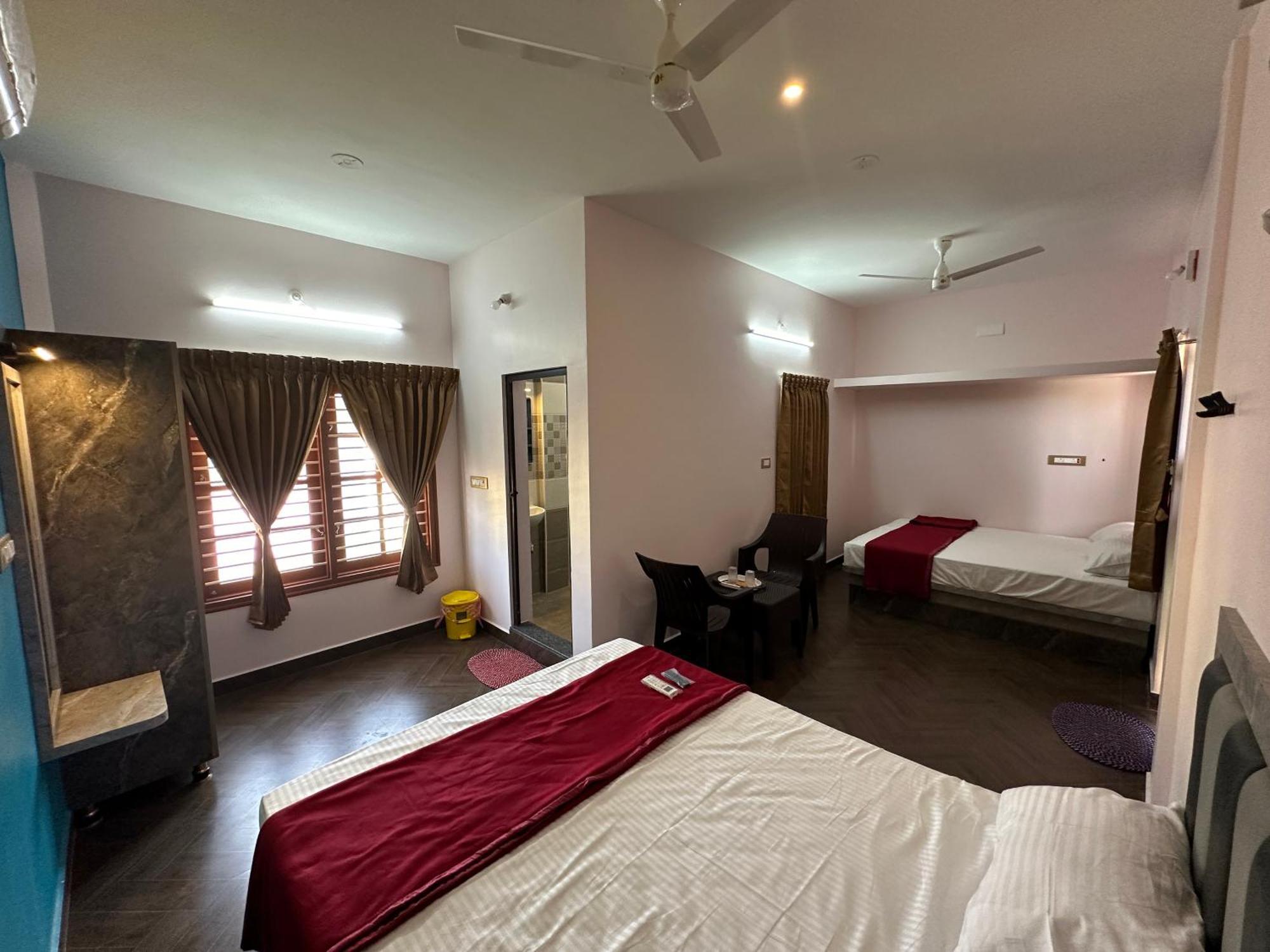Om Lingeswaran Home Stay Tiruvannāmalai Екстериор снимка