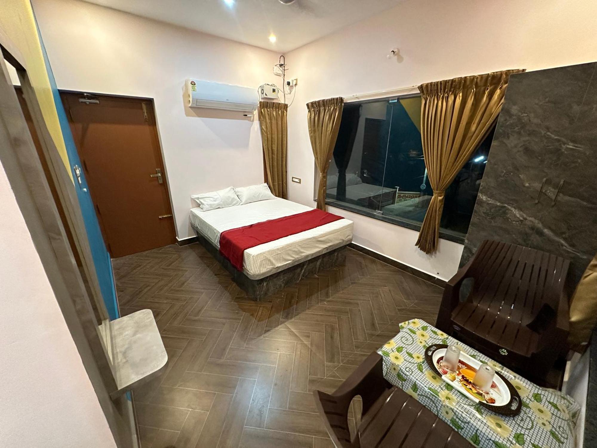 Om Lingeswaran Home Stay Tiruvannāmalai Екстериор снимка