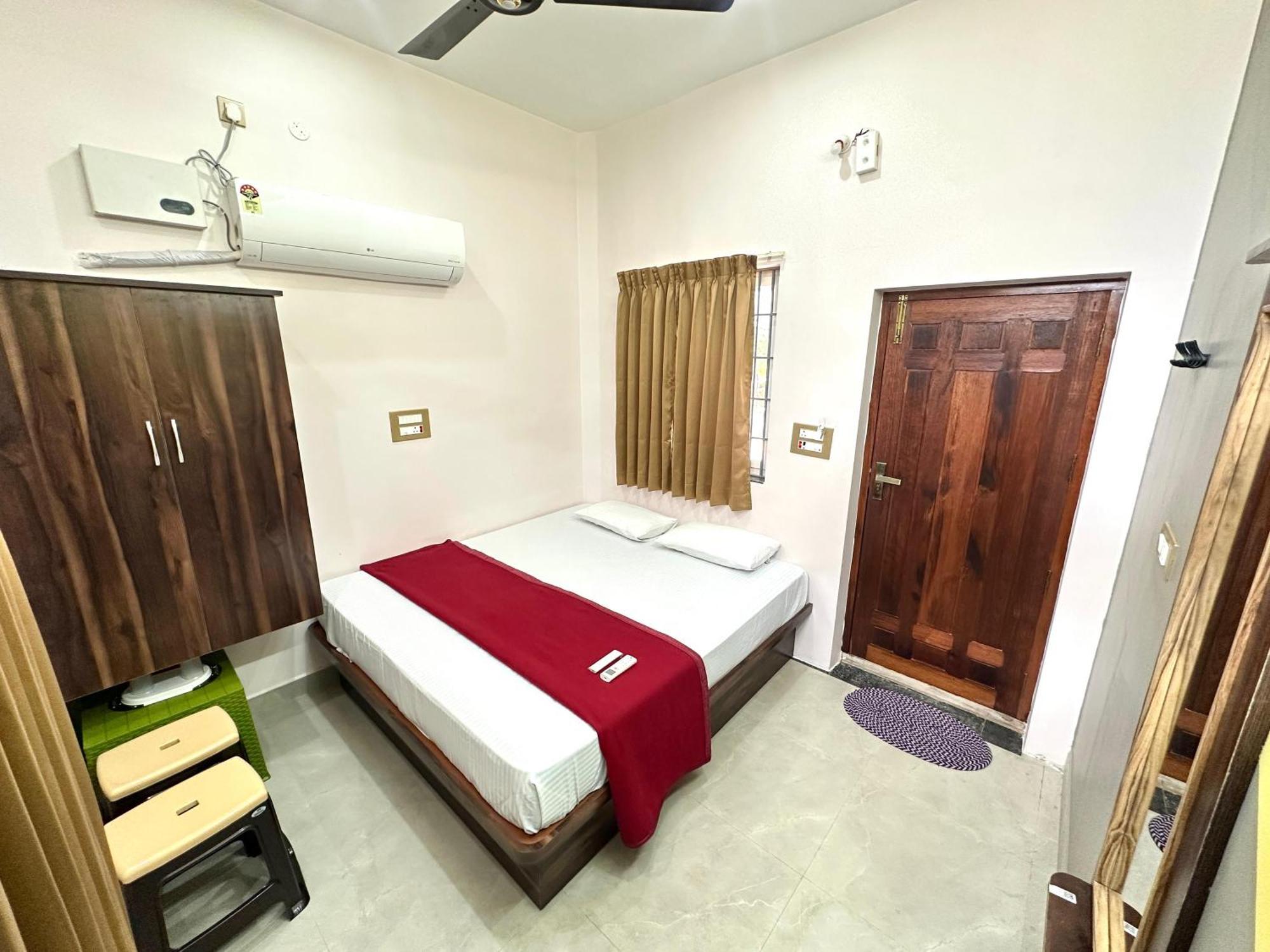 Om Lingeswaran Home Stay Tiruvannāmalai Екстериор снимка